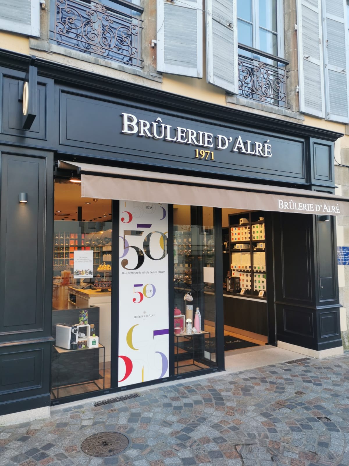 Covering vitrine – Brûlerie d&rsquo;Alré ©Agence Kern